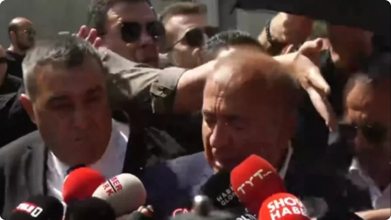 Gürsel Tekin binaya ulaştı: Su şişeleri atıldı