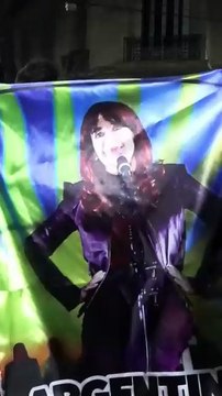 La expresidenta argentina Cristina Kirchner celebra el triunfo peronista en las elecciones provinciales de Buenos Aires