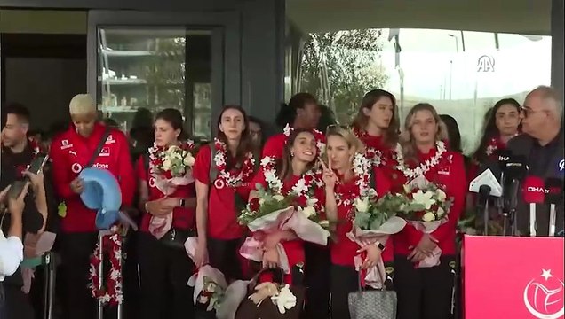 Dünya ikincisi Filenin Sultanları yurda döndü