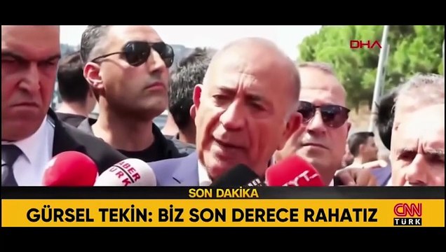Gürsel Tekin'den il başkanlığı önünde açıklama yaparken su şişesi fırlatıldı