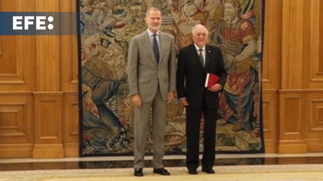 Conde-Pumpido entrega al rey la Memoria anual del Tribunal Constitucional