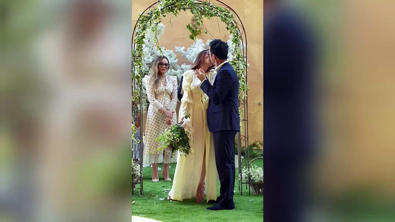 Naike Rivelli dice no al bianco tradizionale per il suo matrimonio con Roberto Marzano