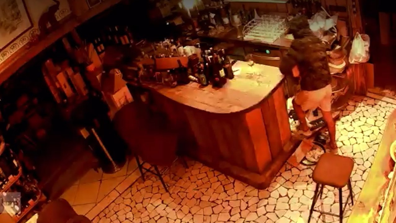 Spaccata notturna all'enoteca: ecco i ladri in azioni riprese dalle telecamere