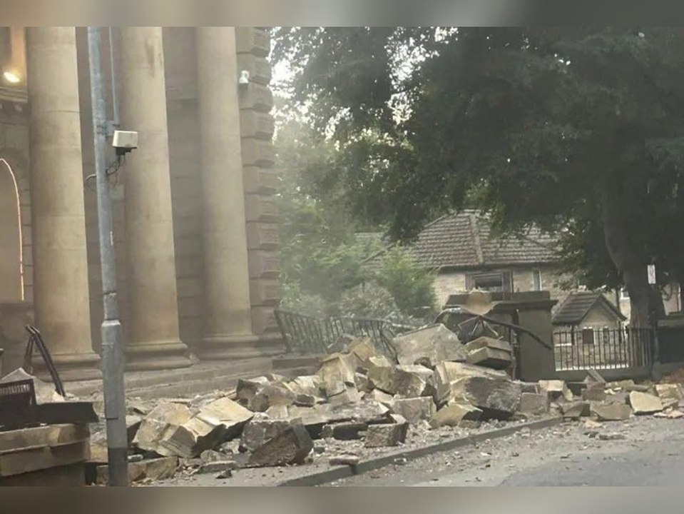 Schockmoment: Historisches Kirchengebäude stürzt plötzlich ein