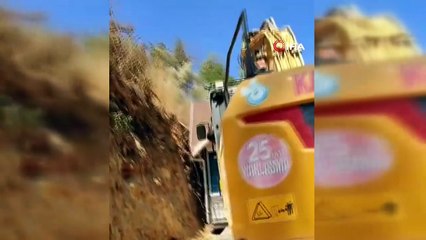 Tonlarca ağırlıkta olan evini eşyalarıyla birlikte rayların üzerinden iş makinesi yardımıyla yürütüp tapulu arazine çekti