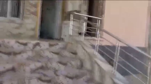 Şanlıurfa İl Emniyet Müdürlüğü ekipleri, vatandaşları telefonla arayarak kendilerini kamu görevlisi gibi tanıtıp dolandırıcılık yapan şüphelilere yönelik düzenledikleri operasyonda 2 kişiyi yakaladı.