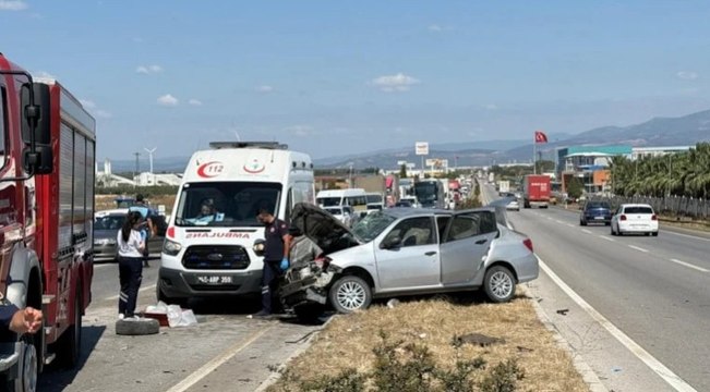 Lastiği patlayan otomobil karşı şeride geçti: 1 ölü, 4 yaralı