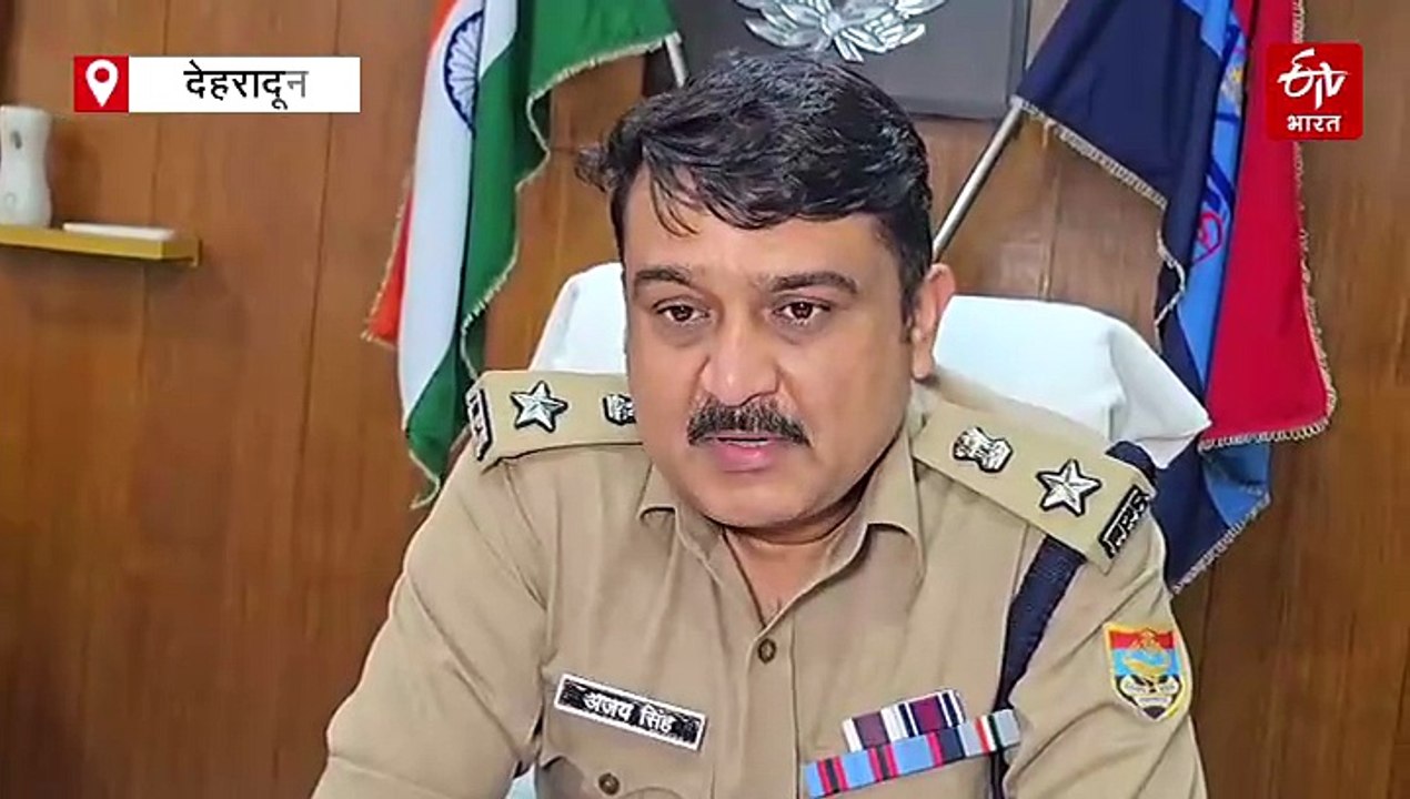 डंपर के नीचे आने से बाल-बाल बचा शख्स, वायरल हुआ रोंगटे खड़ा करने वाला वीडियो