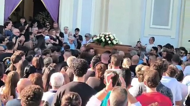 Messina, l'ultimo straziante saluto a Danilo Rando. Gli amici: Vivrai per sempre nei nostri cuori