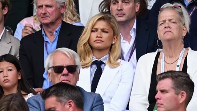 Zendaya, giacca e cravatta: a Wimbledon con look mannish e un tocco di tennis chic