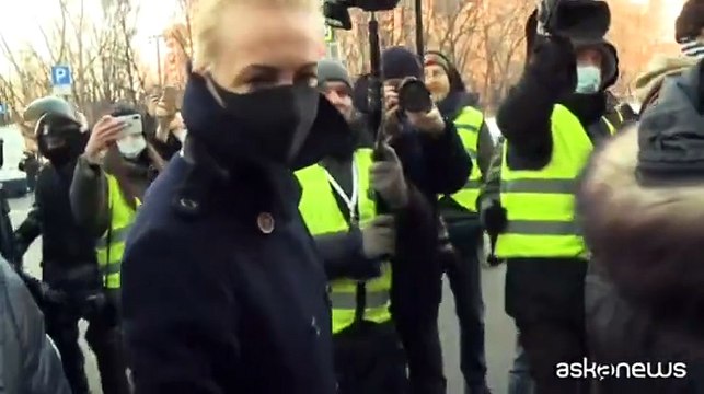 La Russia vuole arrestare Yulia Navalnaya, moglie del dissidente ucciso in carcere