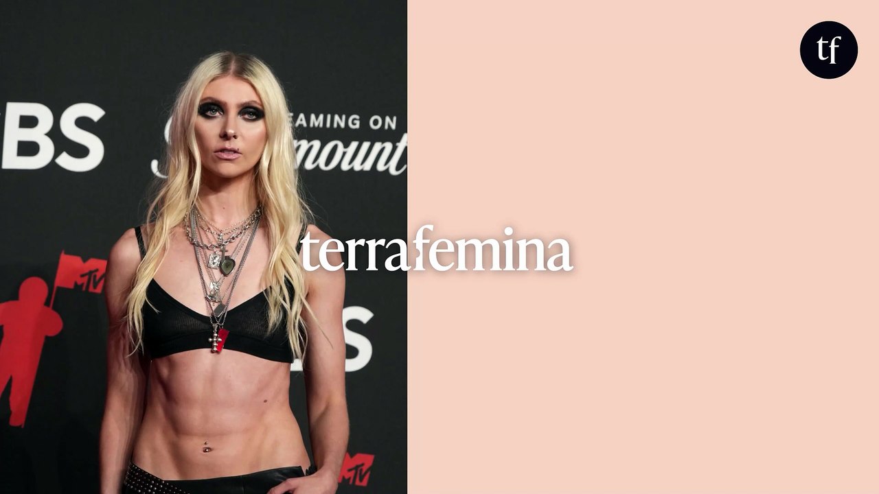 "Quel corps !" : cette star de Gossip Girl sidère ses fans sur le tapis rouge en dévoilant... Son ventre, dans un look très naked dress