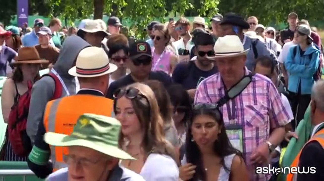 Wimbledon al via: tifosi in coda per i biglietti, Sinner e Alcaraz favoriti, Murray sogna l'ultima volta