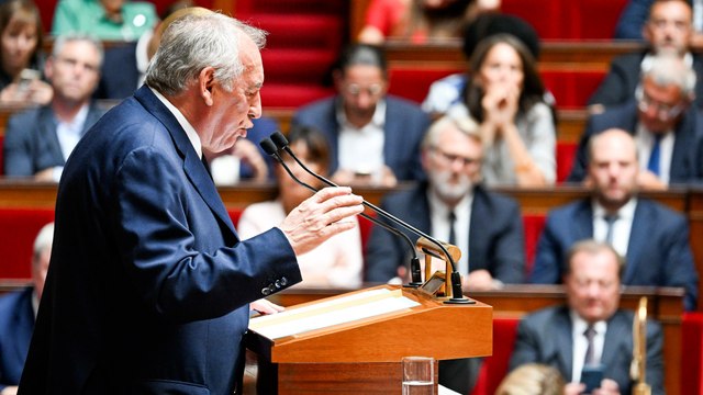 François Bayrou perd le vote de confiance à l'Assemblée et se voit contraint à la démission