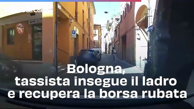 Bologna, tassista insegue il ladro e recupera la borsa rubata