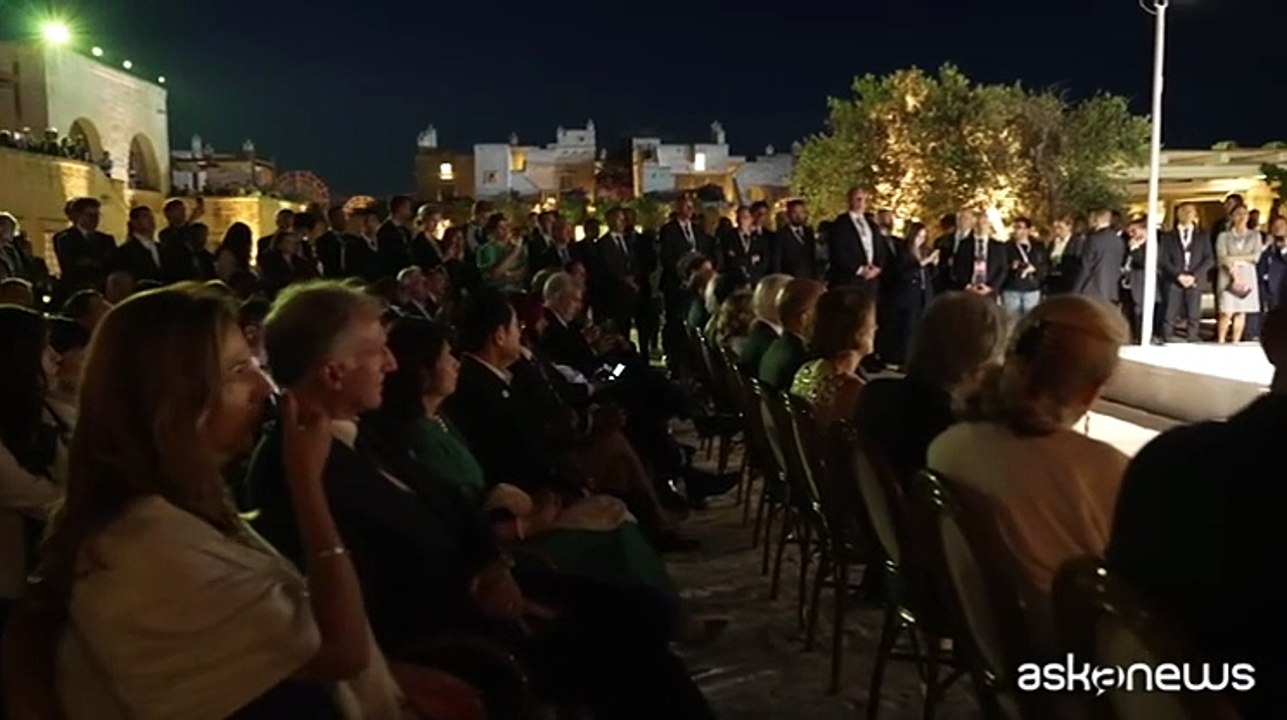 Andrea Bocelli canta per i grandi della Terra al G7: Giorgia Meloni tra Biden e Sunak