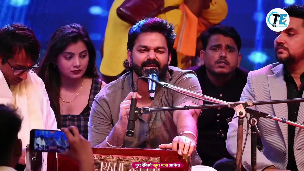 पवन सिंह पत्नी को याद किए और मंच रच दिए इतिहास वो गाना गाकर जिसको सुन आपके रोंगटे खड़े हो जाएंगे