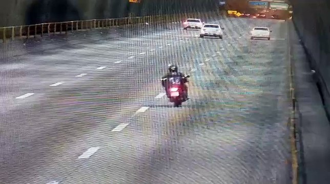 Motoboy morre em colisão no Túnel Antonieta de Barros em Florianópolis