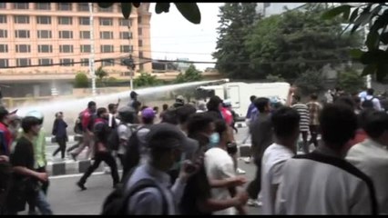 Nepal, esplode la protesta contro il blocco social: almeno 16 morti