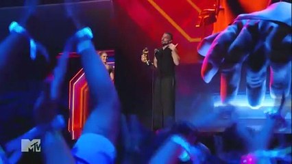 Ricky Martin acepta el premio MTV Ícono Latino en el MTV