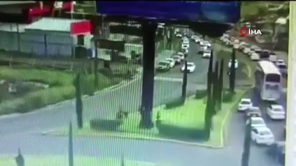 Tren, yolcu otobüsüne çarptı! Çok sayıda ölü var