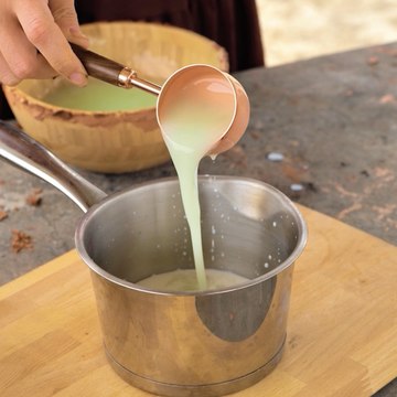 Faites votre propre baume à lèvres avec seulement 3 ingrédients !