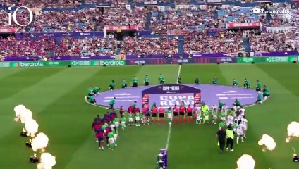 Letizia di Spagna, con la giacca di tweed multicolore è una regina... nel pallone