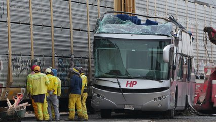 Choque de tren y autobús en EDOMEX