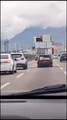 Motorista leva geladeiras e fogão no teto do carro na Ponte Rio-Niterói e vídeo viraliza