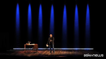 Roberto Saviano in scena con "Appartenere, la vita intima del potere criminale"