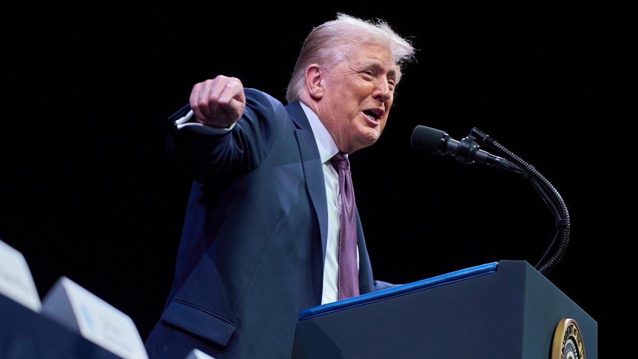 Tump defiende  el derecho a orar en las escuelas públicas