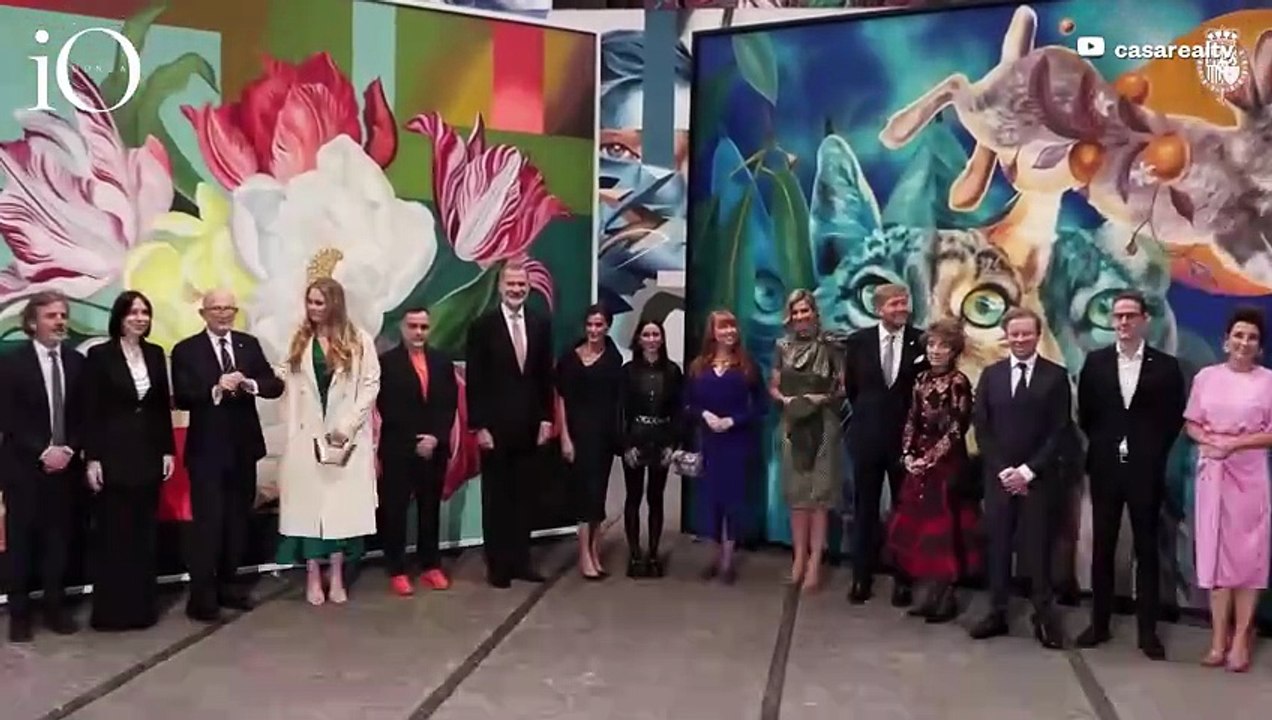 Letizia di Spagna, con l'abito drappeggiato mette la sua firma sulla visita in Olanda