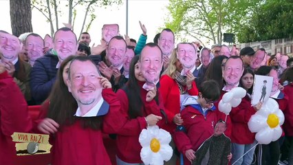 Fiorello scherza sull'addio di Amadeus alla Rai: «Sei l'antidoto alla guerra». E sul suo futuro...