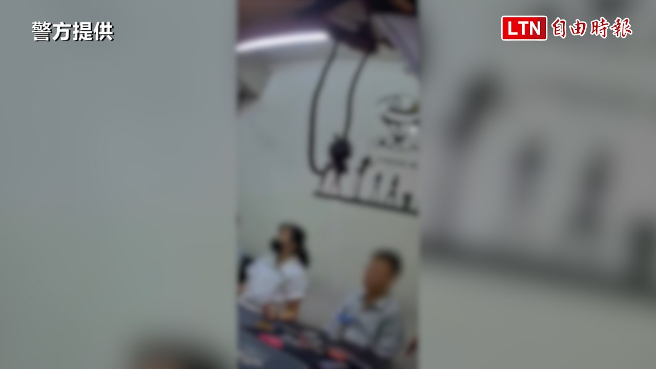 警抄美女荷官發牌德州撲克  賭客竟問：這局怎麼算？