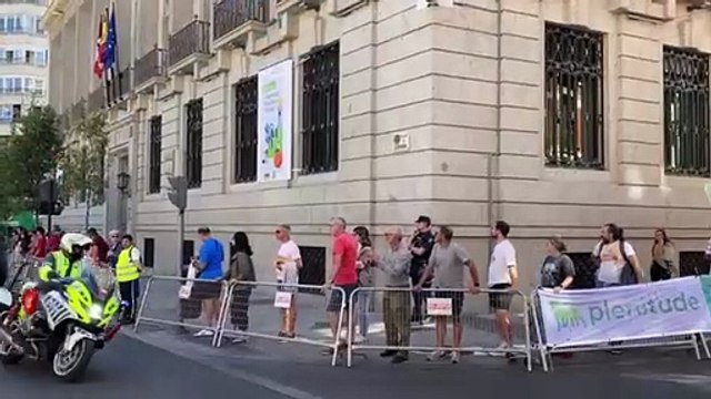 La crono transcurre con normalidad con protestas pacíficas