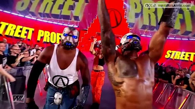 HHH DISRESPECTING WWE STAR...Wrestler Dies After Final Match...Nikki Bella Rumor...Wrestling News - Wrestlelamia (720p, h264)