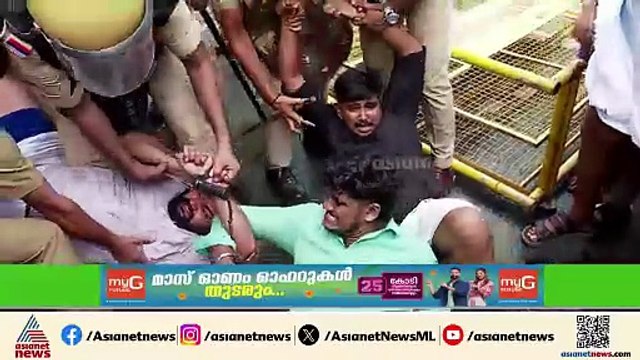 വടക്കാഞ്ചേരി പോലീസ് സ്റ്റേഷനിലേക്ക് KSU മാർച്ച്