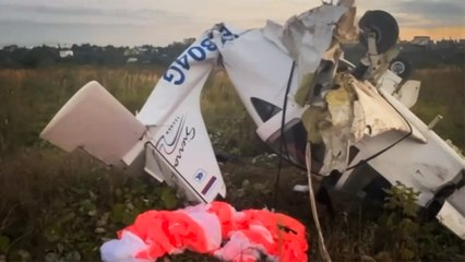 Rusya'da küçük uçak tarlaya acil iniş yaptı: 2 Yaralı