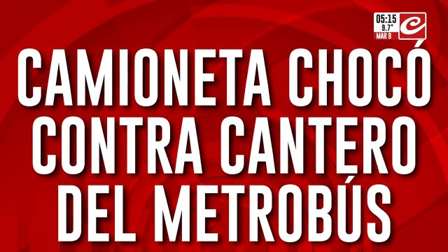 Camioneta chocó contra cantero del Metrobús: hay un hombre gravemente herido