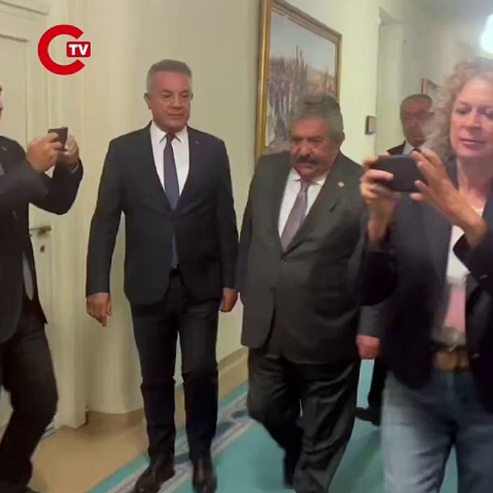 MHP Genel Başkan yardımcısı Feti Yıldız Türkiye Büyük Millet Meclisi’nde hikmet Çetin’in makam odasında