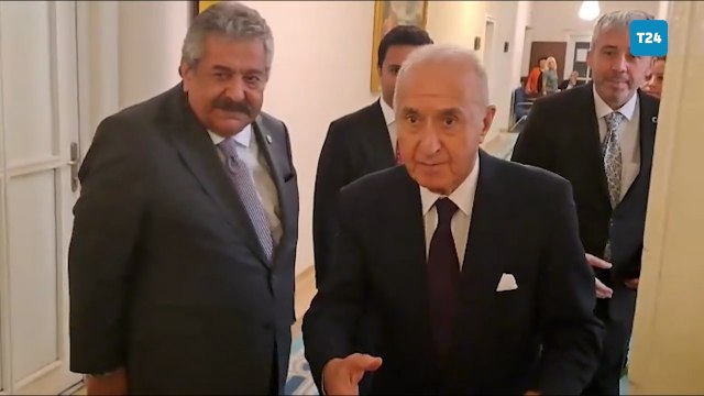 Eski CHP Genel Başkanı Hikmet Çetin, MHP Hukuk ve Seçim İşlerinden Sorumlu Genel Başkan Yardımcısı Feti Yıldız ile görüşüyor