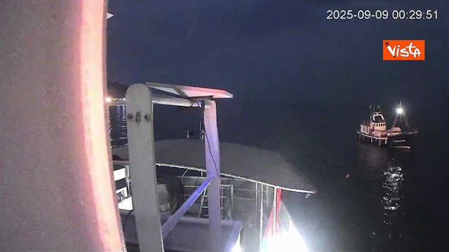 Global Sumud Flotilla, la nave Family colpita da un drone al largo della Tunisia