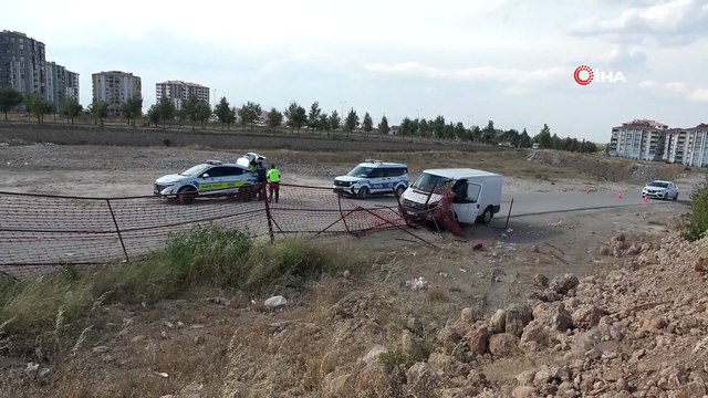 Malatya'da feci kaza: Demir korkuluk sürücünün kafasına saplandı