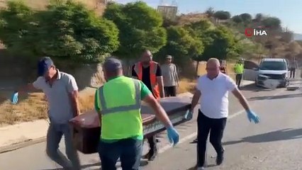 Kamyonet yol kenarında lastik değiştiren çifte çarptı: 2 ölü, 2 yaralı