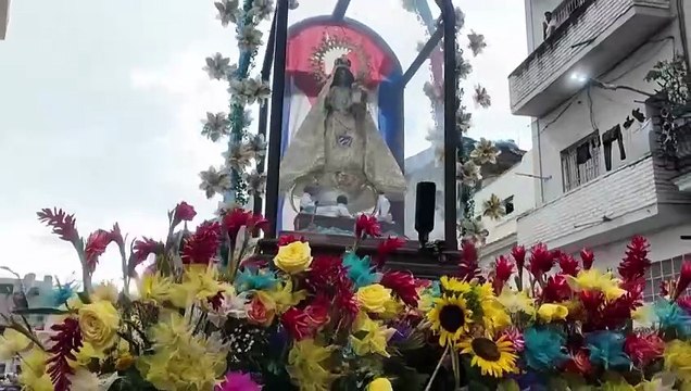 Centenas marcham em Havana para festa da padroeira de Cuba