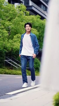 A Girl Saved a Poor Boy, Unexpectedly, He Became a Billionaire and Doted on Her Many Years Later!