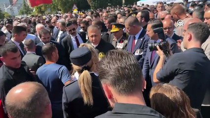 İzmir'de silahlı saldırıda şehit olan 2 polis son yolculuğuna uğurlandı