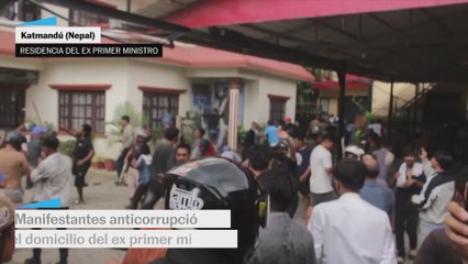Manifestantes nepalíes queman el Parlamento y la residencia del ex primer ministro