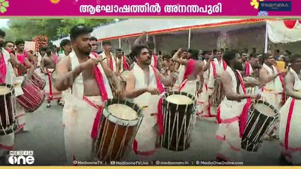 ഓണം വാരാഘോഷം;  വർണ്ണവിസ്മയമായി ഘോഷയാത്ര