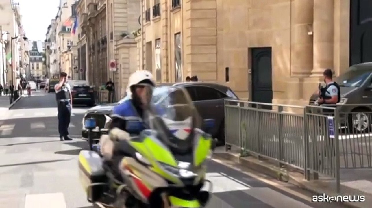 Francia, Bayrou arriva all'Eliseo per presentare le dimissioni